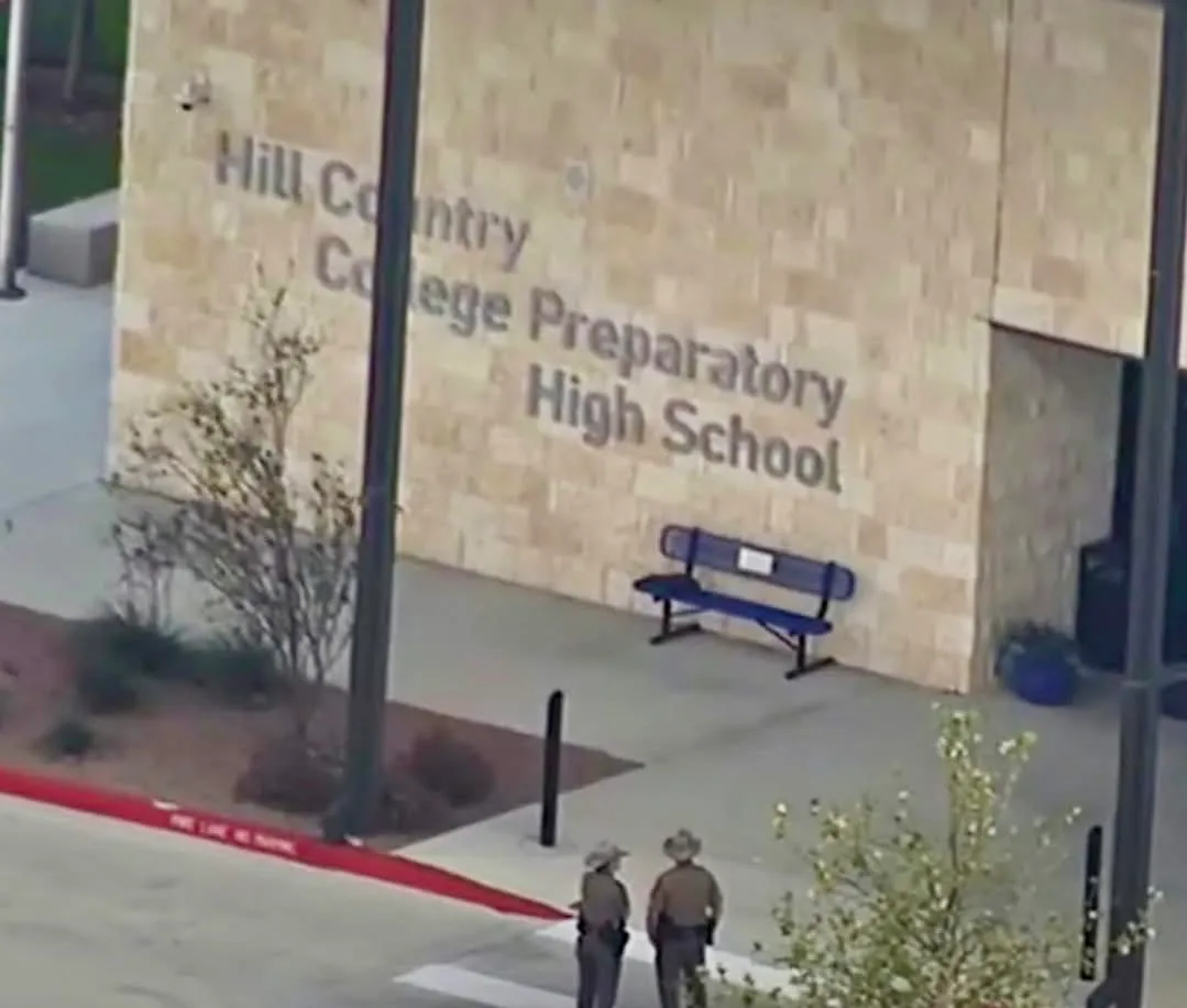 Học sinh 15 tuổi qua đời sau khi nổ súng vào giáo viên tại trường trung học ở Texas