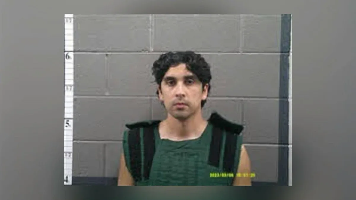 Huấn luyện viên trung học Hall County bị truy tố nhiều trọng tội liên quan đến trẻ vị thành niên