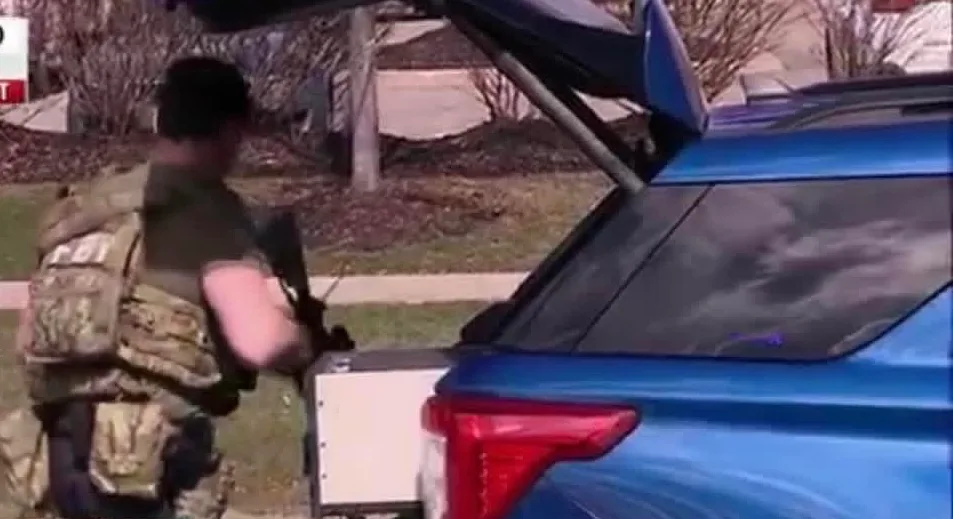 Michigan: Xe lao vào giáo đường Do Thái, nổ súng tại hiện trường; nghi phạm đã chết