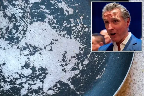 New York thúc đẩy cấm chảo chống dính chứa “hóa chất vĩnh cửu” — ngay cả Thống đốc California Gavin Newsom từng bác bỏ