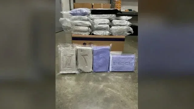 Người từng bị trục xuất bị cáo buộc buôn 37 pound fentanyl từ căn hộ tại Brookhaven