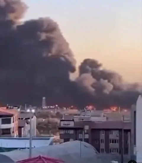 Sân bay Mehrabad ở Tehran bị không kích, khói bốc nghi ngút