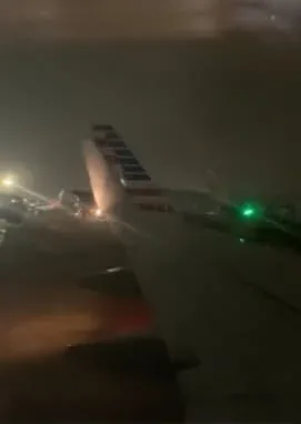 TẠM DỪNG HOẠT ĐỘNG MẶT ĐẤT TẠI SÂN BAY DFW