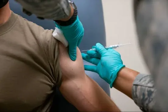 Tổng thống Trump ký sắc lệnh phục hồi quân nhân từ chối vaccine, chi trả đủ lương và quyền lợi