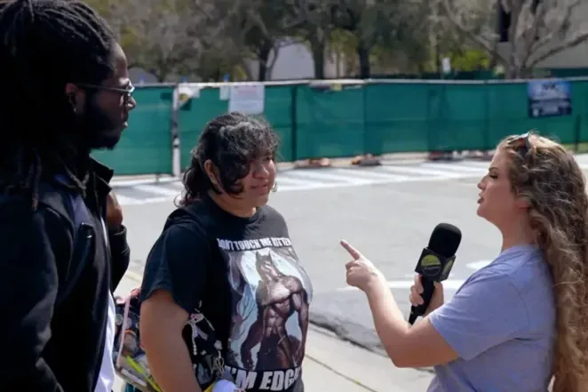 Tranh luận trên đường phố: sinh viên Florida nói muốn sang Iran, người phỏng vấn gây quỹ mua vé máy bay